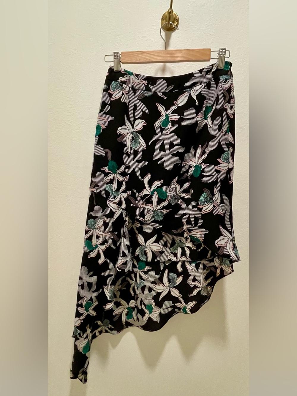 Elliatt Black Asymmetric Floral Skirt